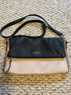 Kate Spade Two-Tone Black and beige Leather purse